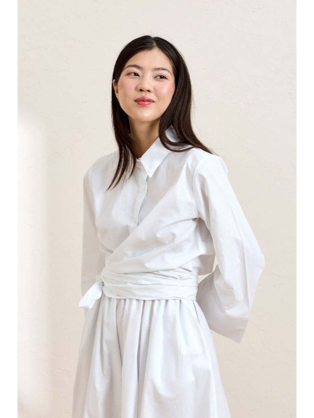 Beyaz Bağlamalı Gömlek-1