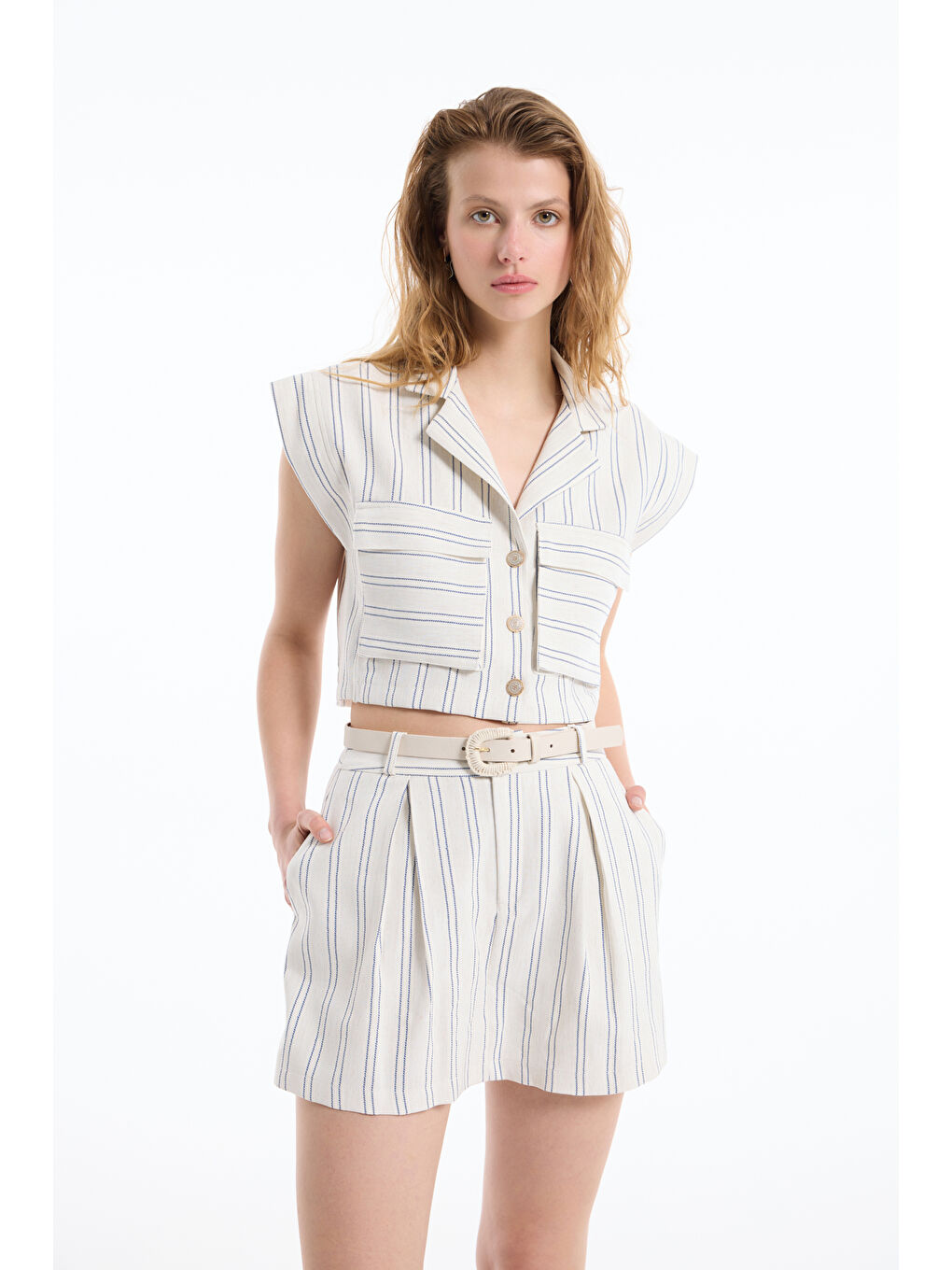 Bej Beli Kemerli İnce Çizgili Keten Şort Etek Naturel-2
