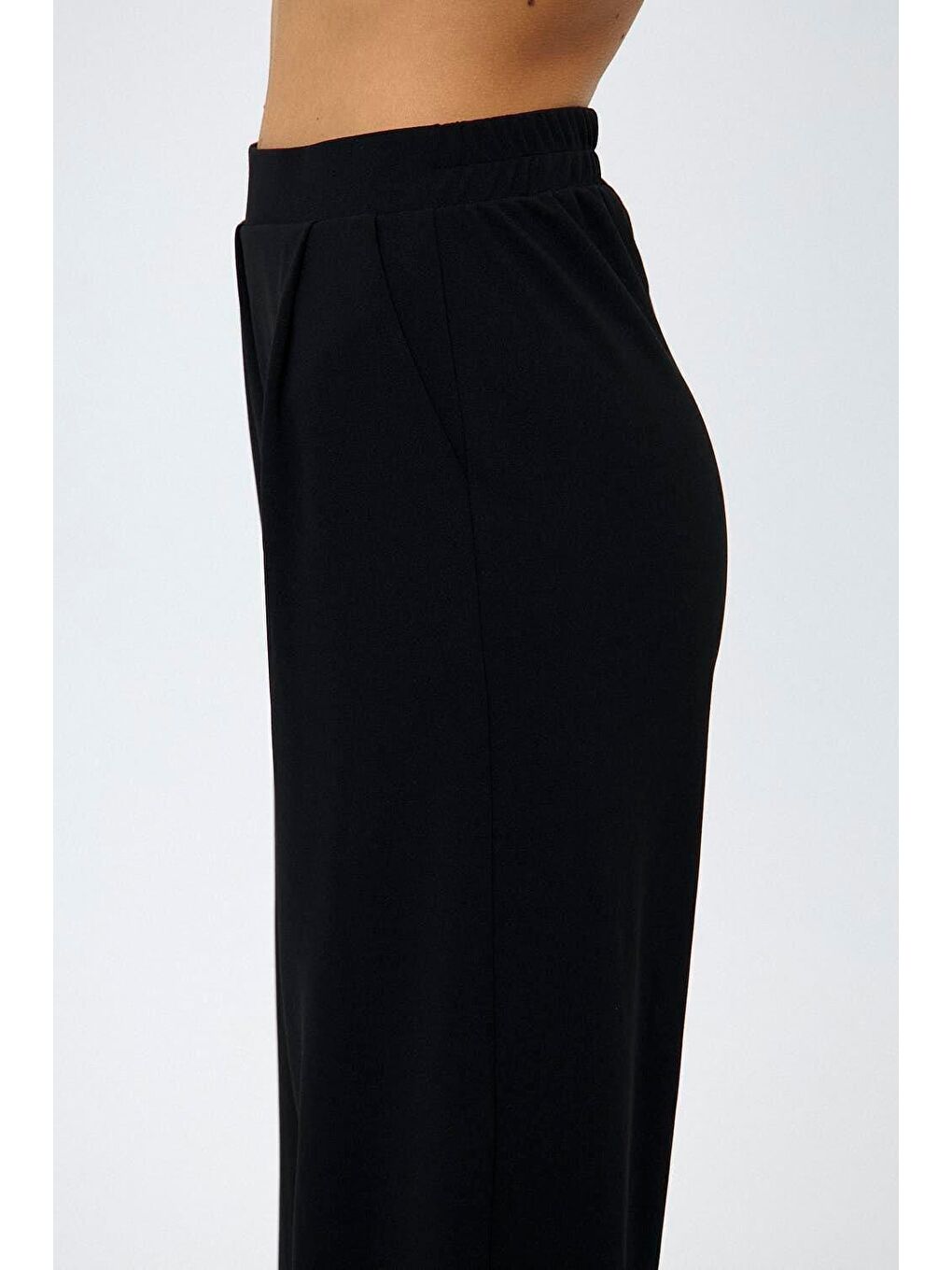 Bel Lastikli Pile Detaylı Siyah Kadın Pantolon-4