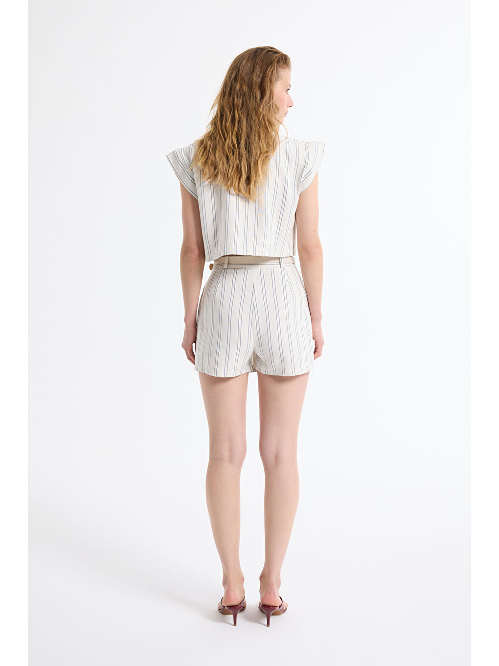Bej Beli Kemerli İnce Çizgili Keten Şort Etek Naturel-4