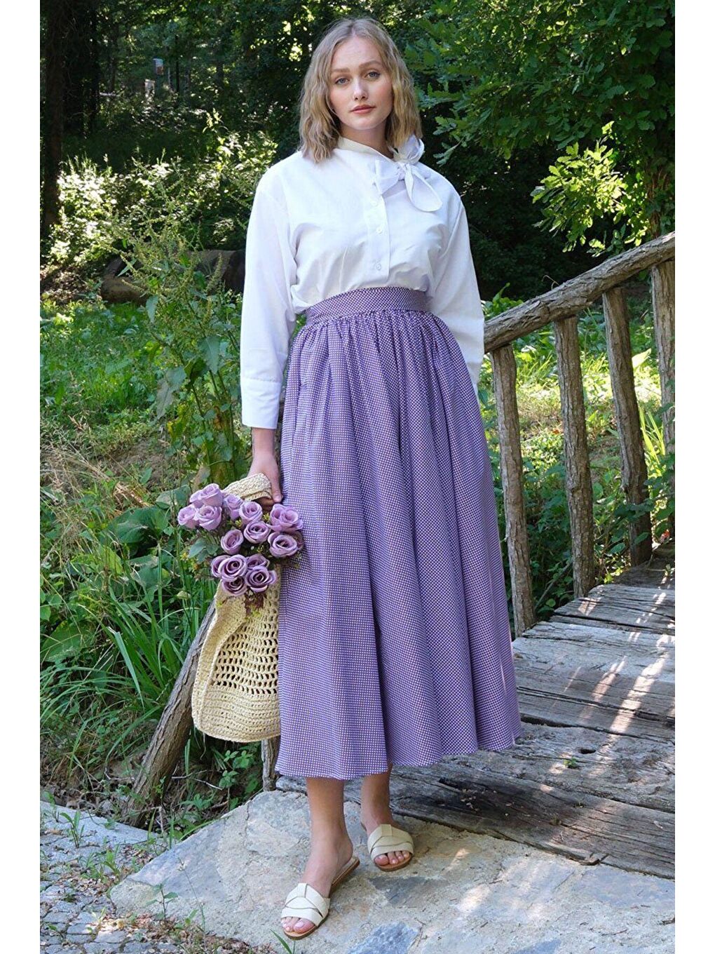 Beyaz Yakası Fiyonklu Gömlek & Mor Puantiyeli Etek Takım-1