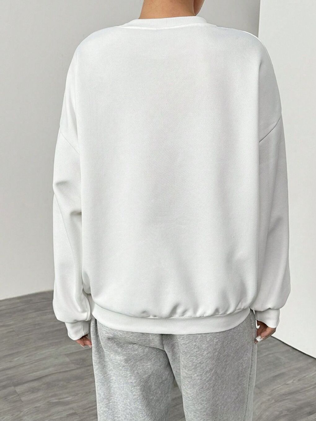 Kadın Beyaz Düz Bol Kalıp Bisiklet Yaka New Sweatshirt-1