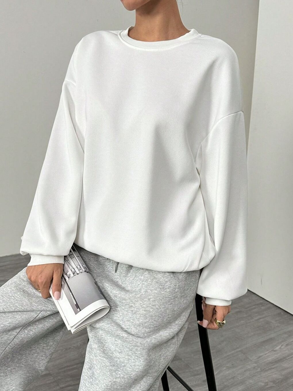 Kadın Beyaz Düz Bol Kalıp Bisiklet Yaka New Sweatshirt-3