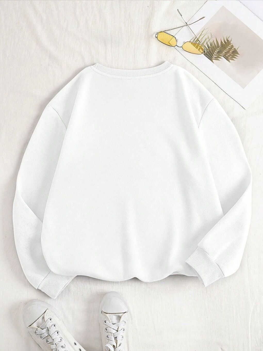 Kadın Beyaz Düz Oversize Kalıp Bisiklet Yaka Sweatshirt-1