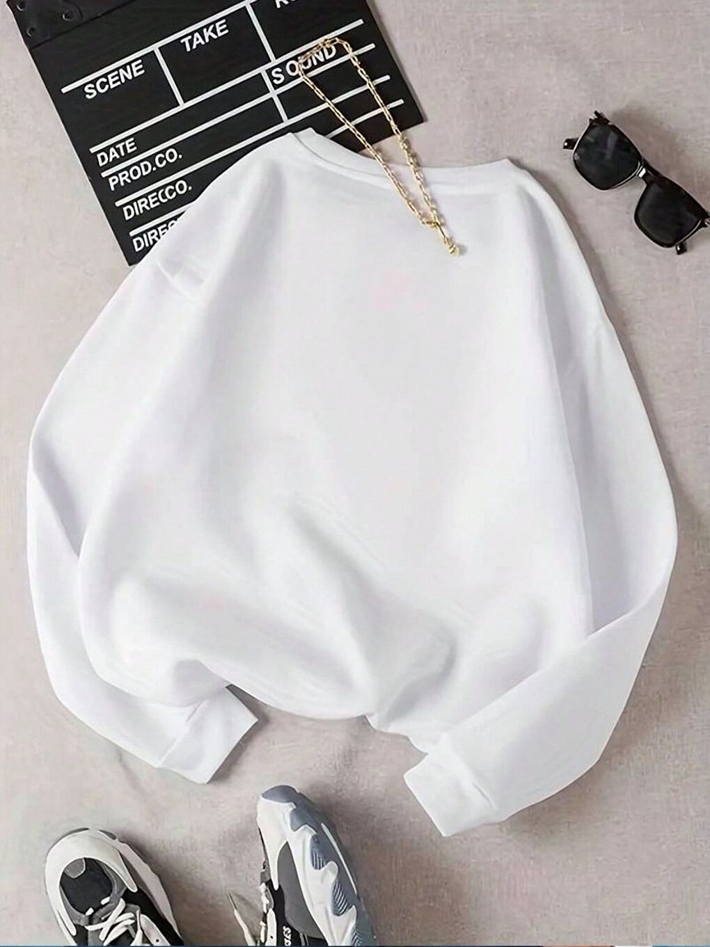 Kadın Beyaz Dramatic Baksılı Oversize Kalıp Bisiklet Yaka Sweatshirt-1