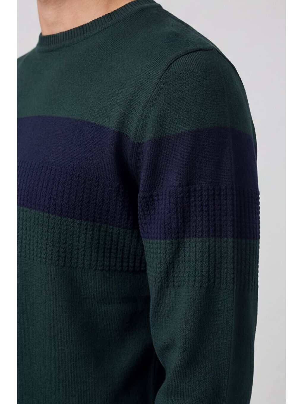 Erkek Yeşil Normal Kesim Regular Fit Yünlü Dokuma Çizgi Detay Bisiklet Yaka Triko Kazak-2