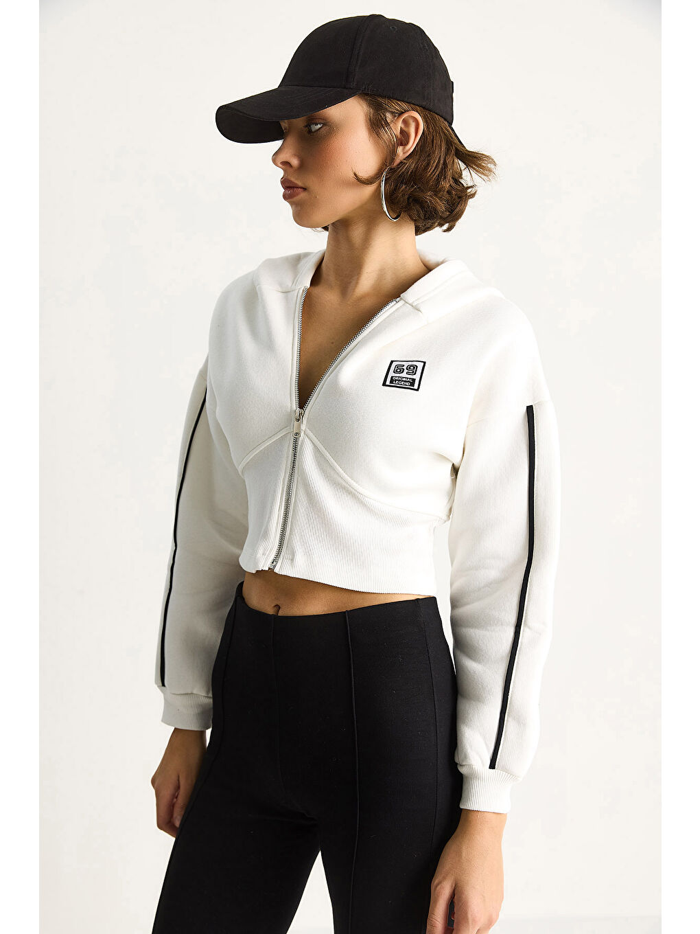 Beyaz Kadın Kapüşonlu Fermuarlı Korse Detaylı Şardonlu Crop Hırka-3