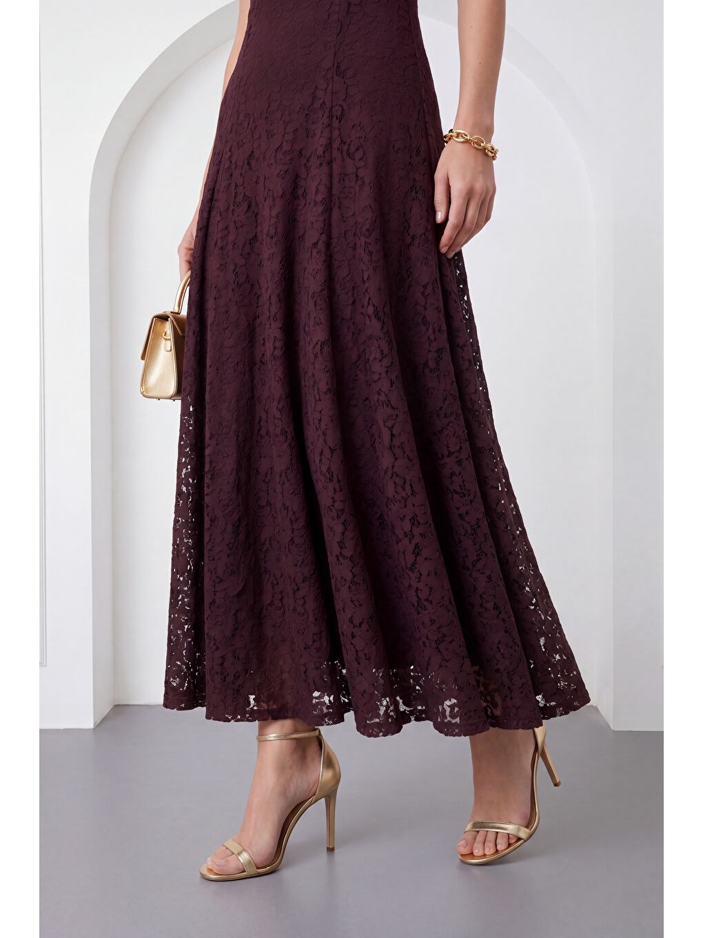 Kadın Kahverengi Bisiklet Yaka Dantelli Uzun Davet Elbisesi-3