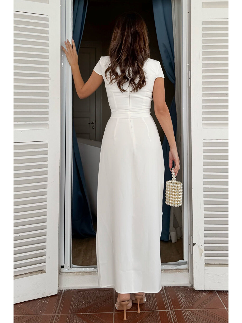 Kadın Beyaz Kruvaze Yaka Volanlı Maxi Davet Elbisesi-4