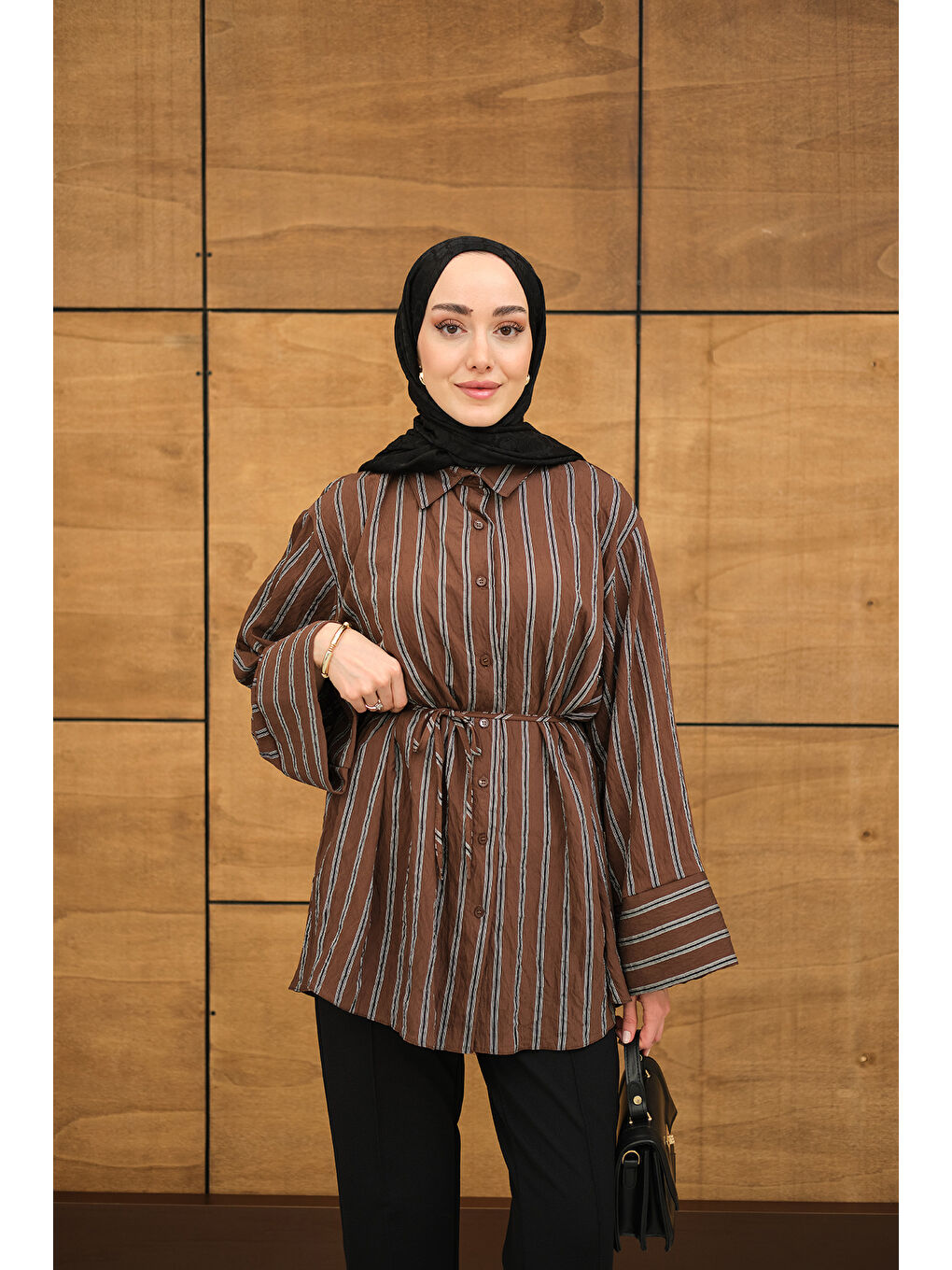Kadın Kalın Çizgili Desenli Bel Bağlamalı Şifon Gömlek Kahverengi