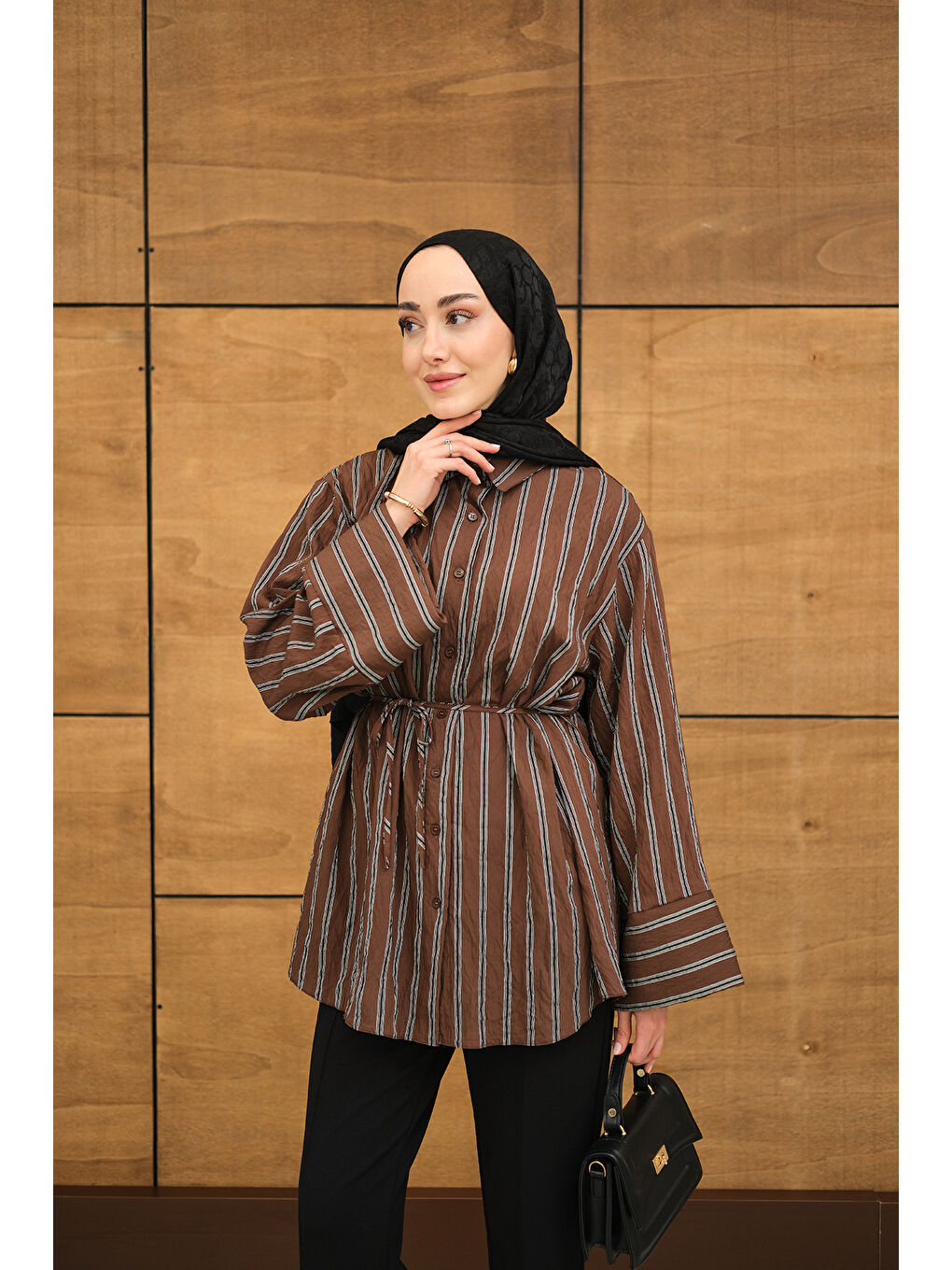 Kadın Kalın Çizgili Desenli Bel Bağlamalı Şifon Gömlek Kahverengi-2