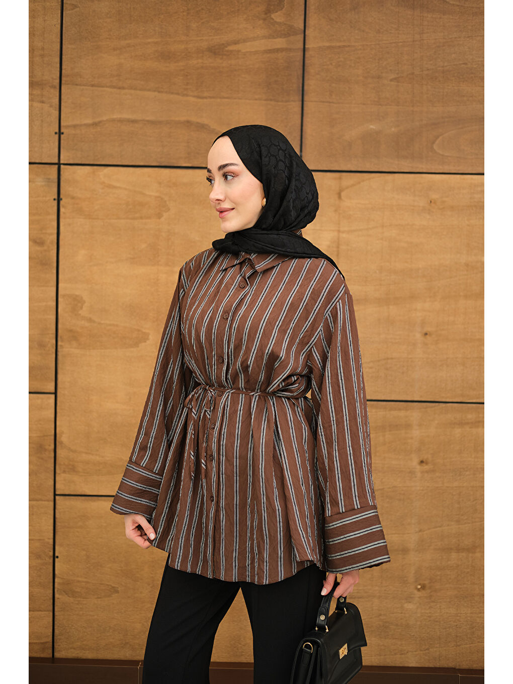 Kadın Kalın Çizgili Desenli Bel Bağlamalı Şifon Gömlek Kahverengi-3