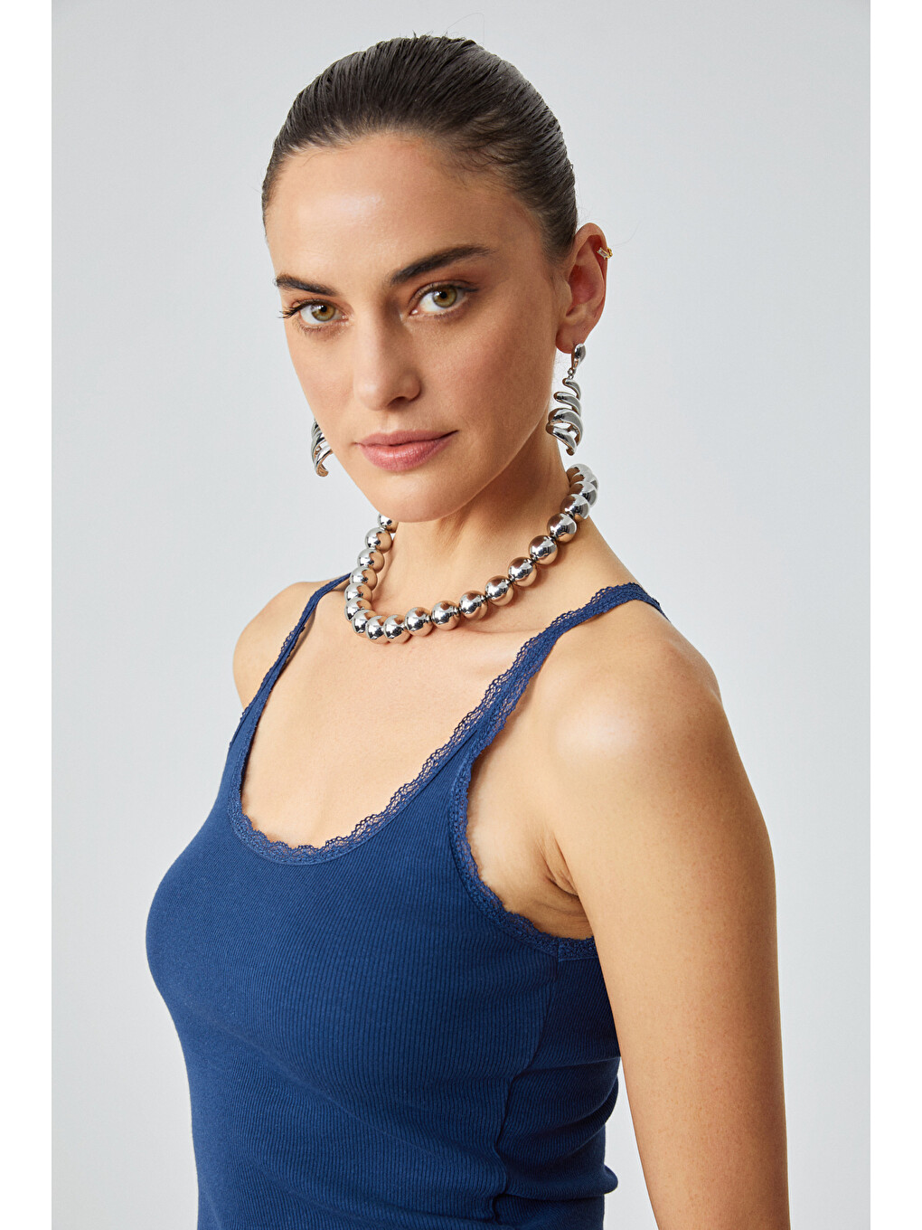 Barry Kadın Regular Fit Normal Kalıp Pamuklu Dantel Detalı İnce Askılı Oyuk Yaka Lacivert Atlet-1