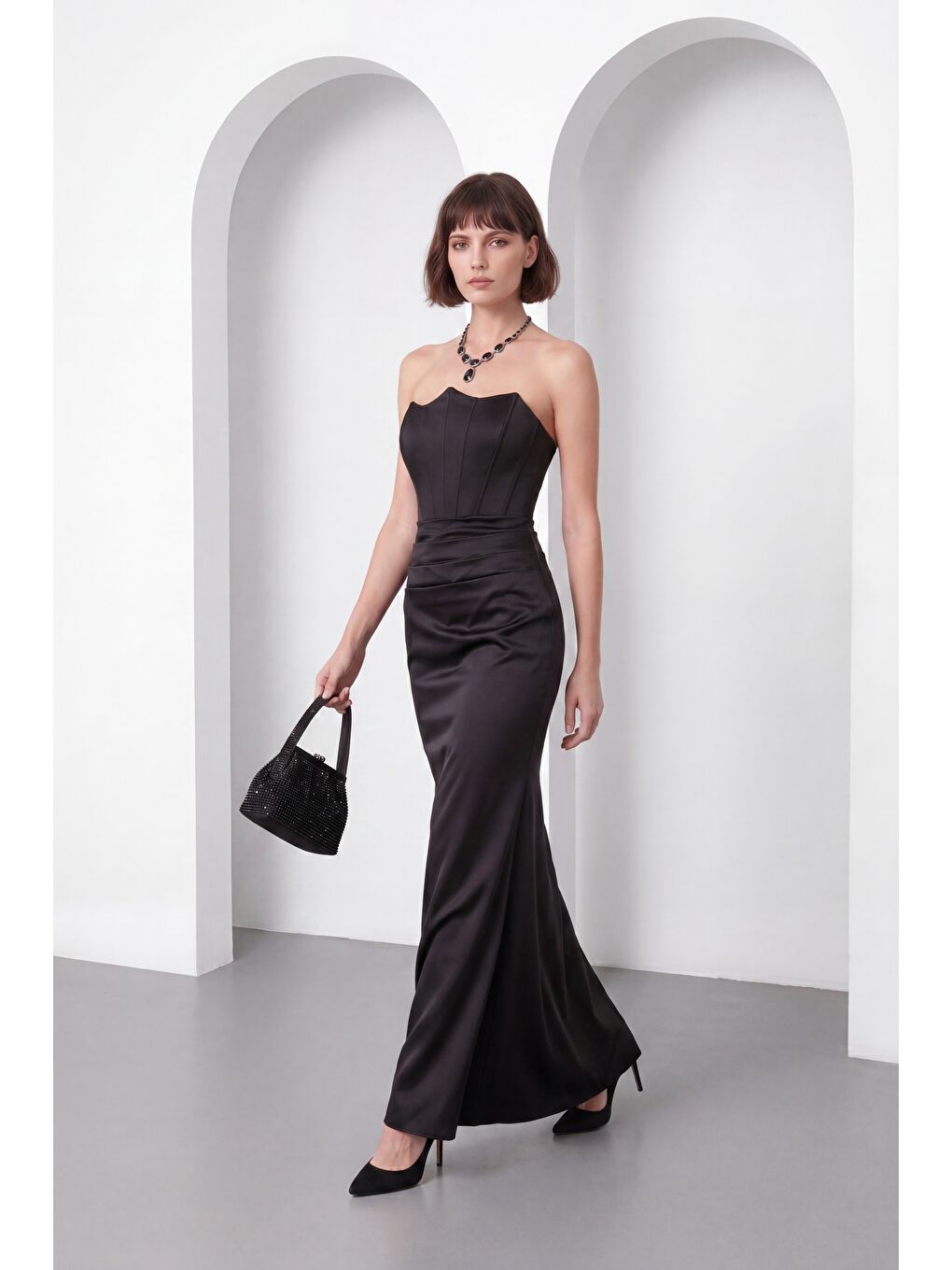 Kadın Siyah Dar Kalıp Straplez Yaka Beli Drapeli Saten Abiye Elbise