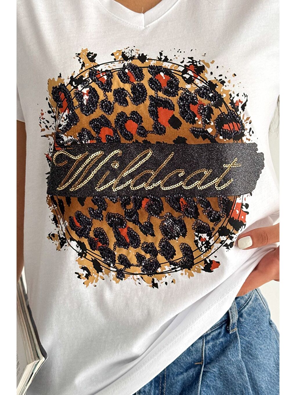 Beyaz V Yaka Kısa Kol Pul Payet Aplikeli Örme Regular Fit T-Shirt-1