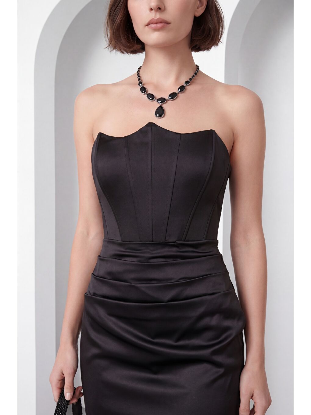 Kadın Siyah Dar Kalıp Straplez Yaka Beli Drapeli Saten Abiye Elbise-2