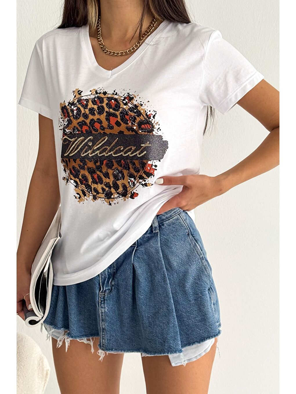 Beyaz V Yaka Kısa Kol Pul Payet Aplikeli Örme Regular Fit T-Shirt-4