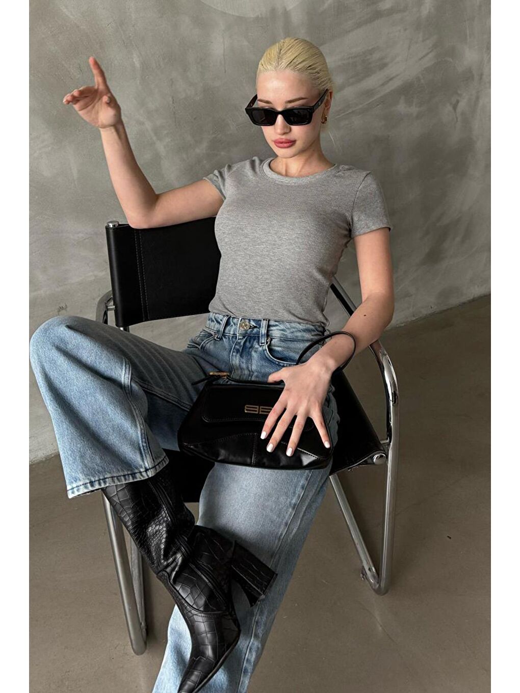 Gri Geniş Yaka Fittili Basic Kadın T-Shirt Mg2293