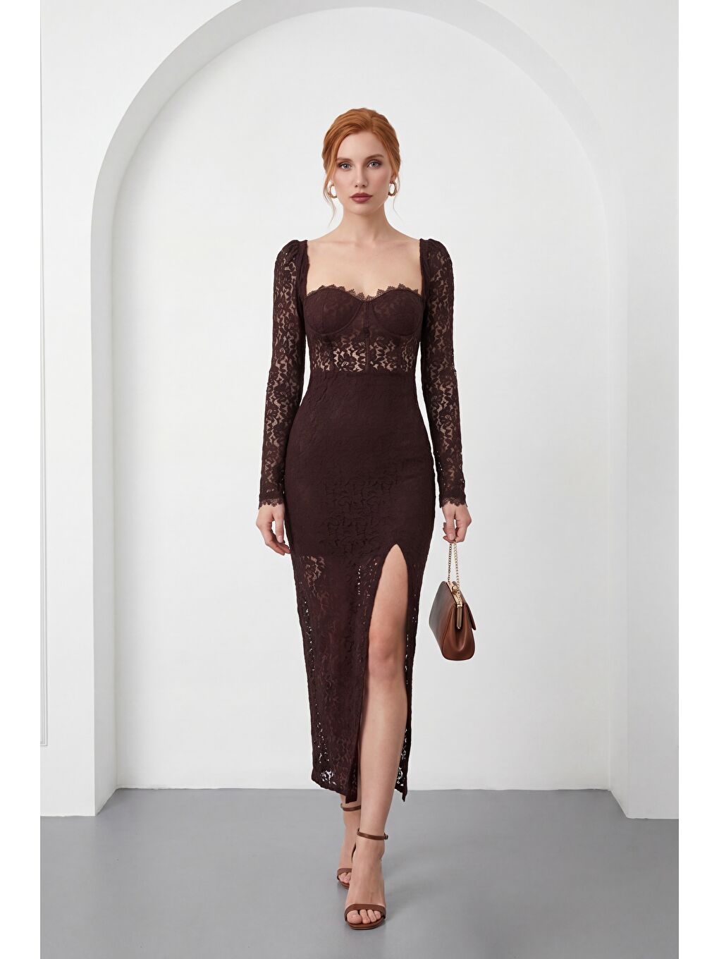 Kadın Kahverengi Dantel Detaylı Yırtmaçlı Uzun Elbise