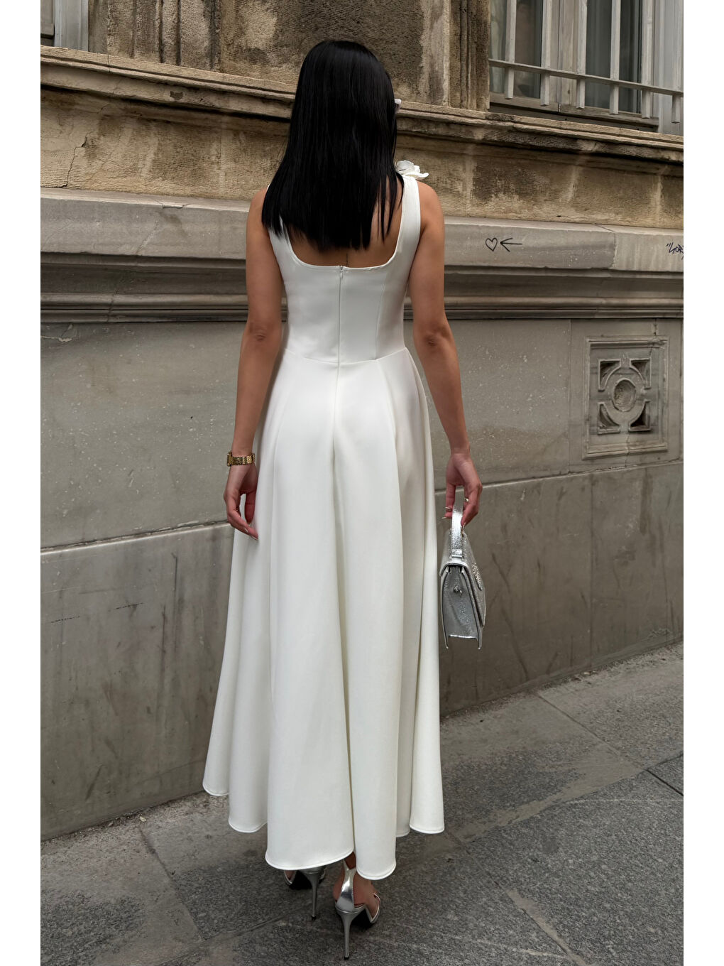 Kadın Beyaz Kare Yaka Çiçek Detay Kloş Midi Elbise-5