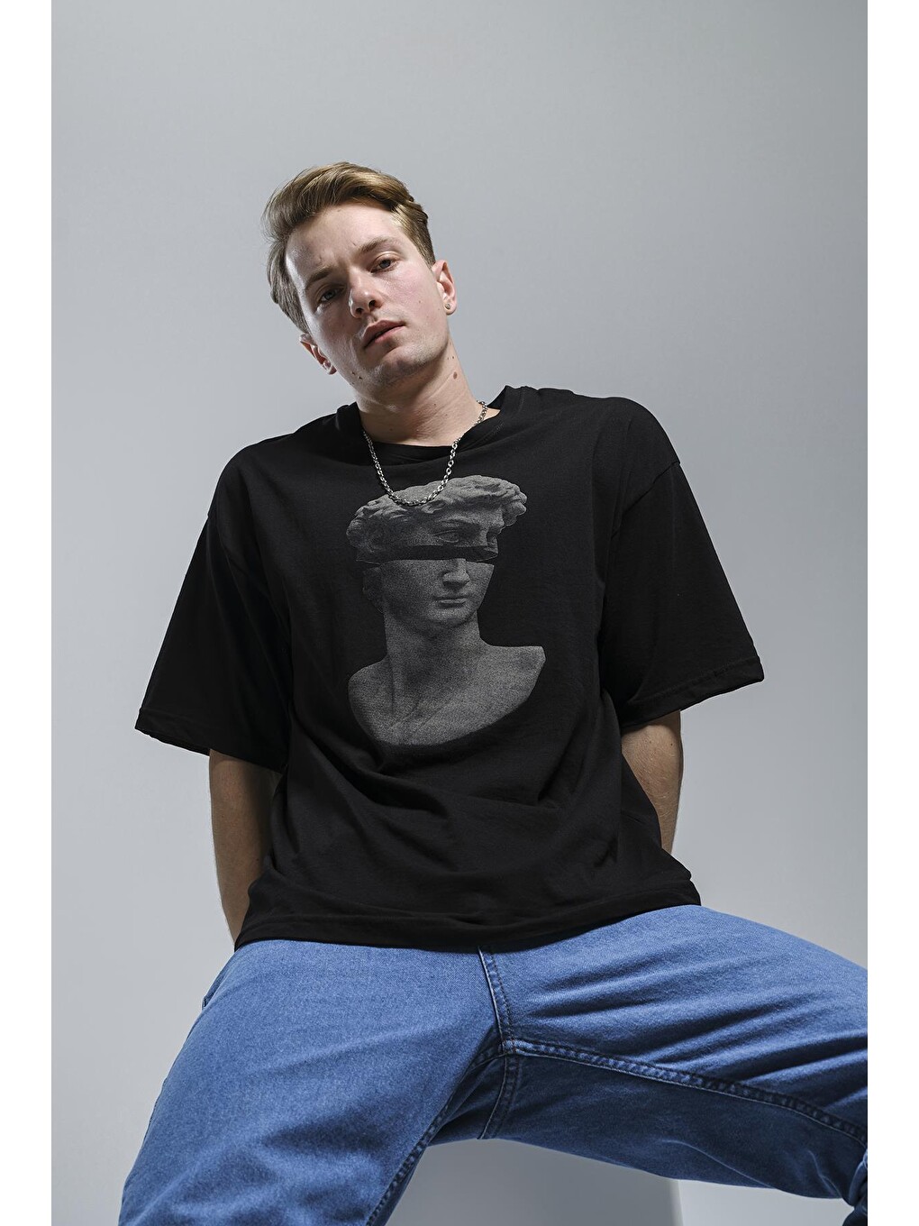 Siyah Heykel Baskılı Unisex Tişört-2