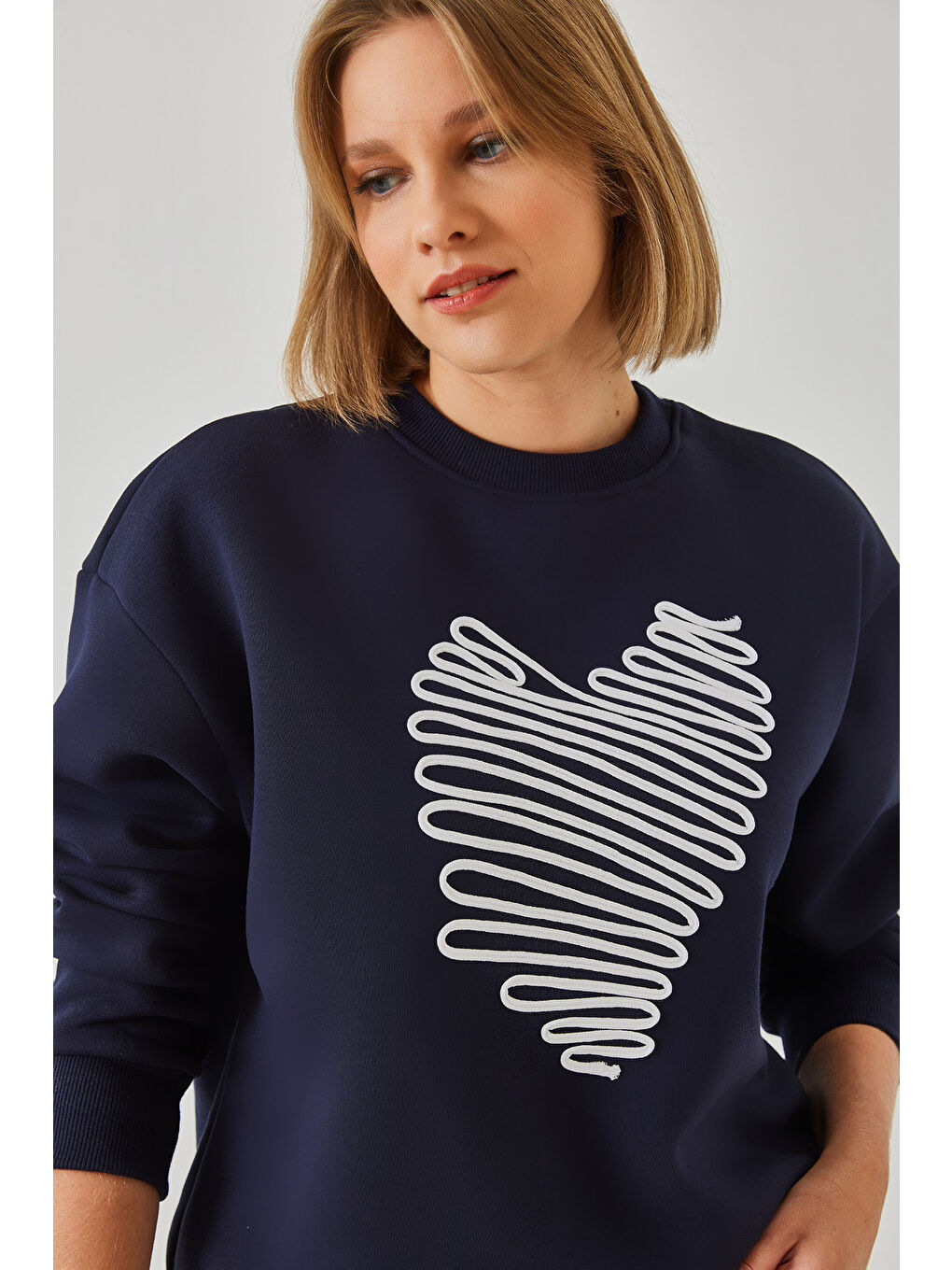 Lacivert Kadın Kalp Nakışlı Sweatshirt