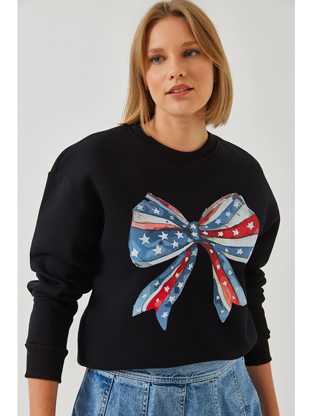 Siyah Kadın Renkli Kelebek Baskılı Sweatshirt MBHS