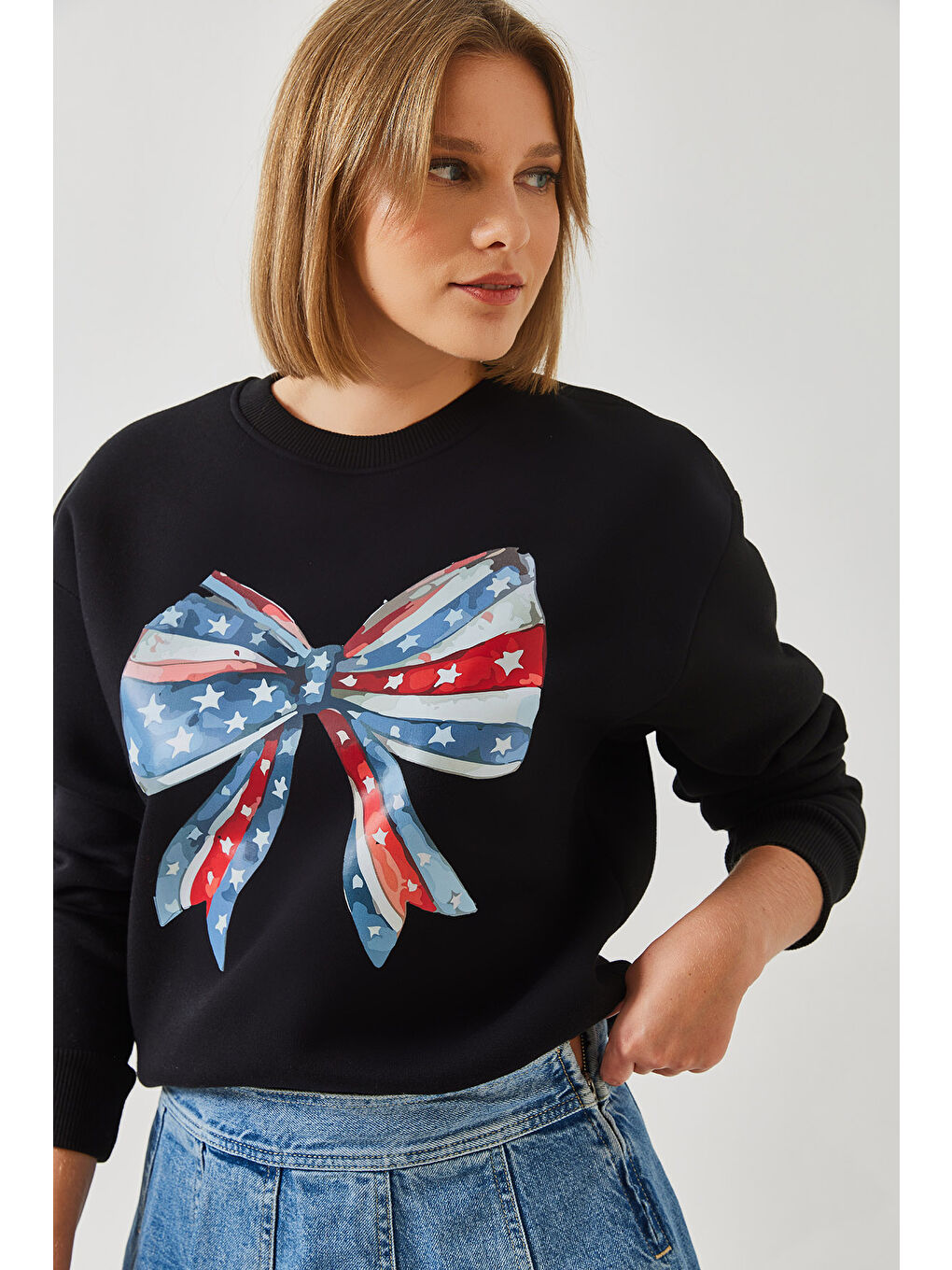 Siyah Kadın Renkli Kelebek Baskılı Sweatshirt MBHS-4