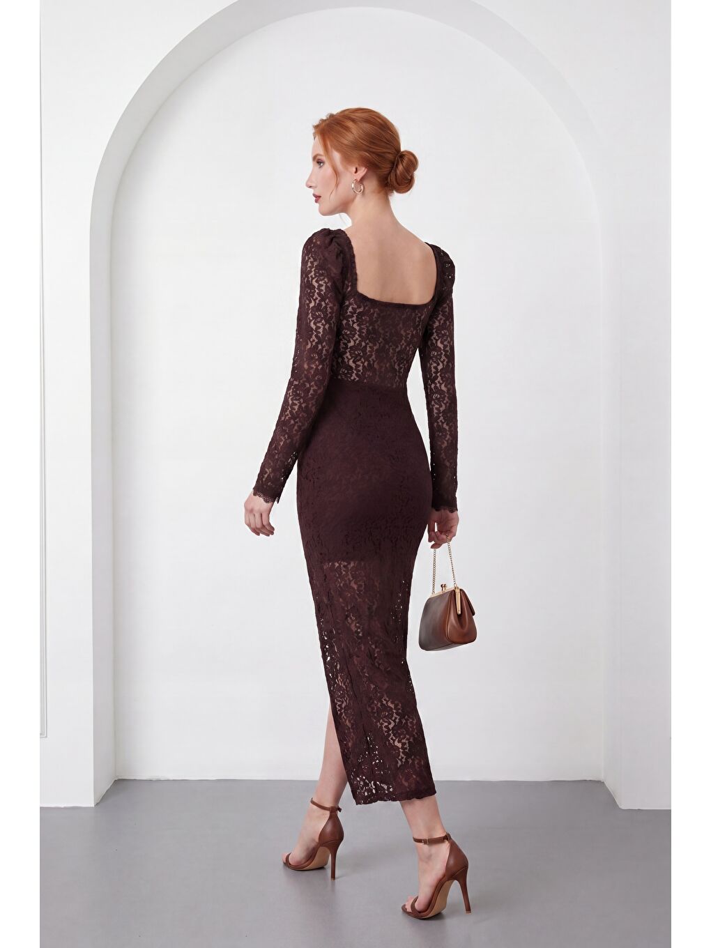 Kadın Kahverengi Dantel Detaylı Yırtmaçlı Uzun Elbise-5