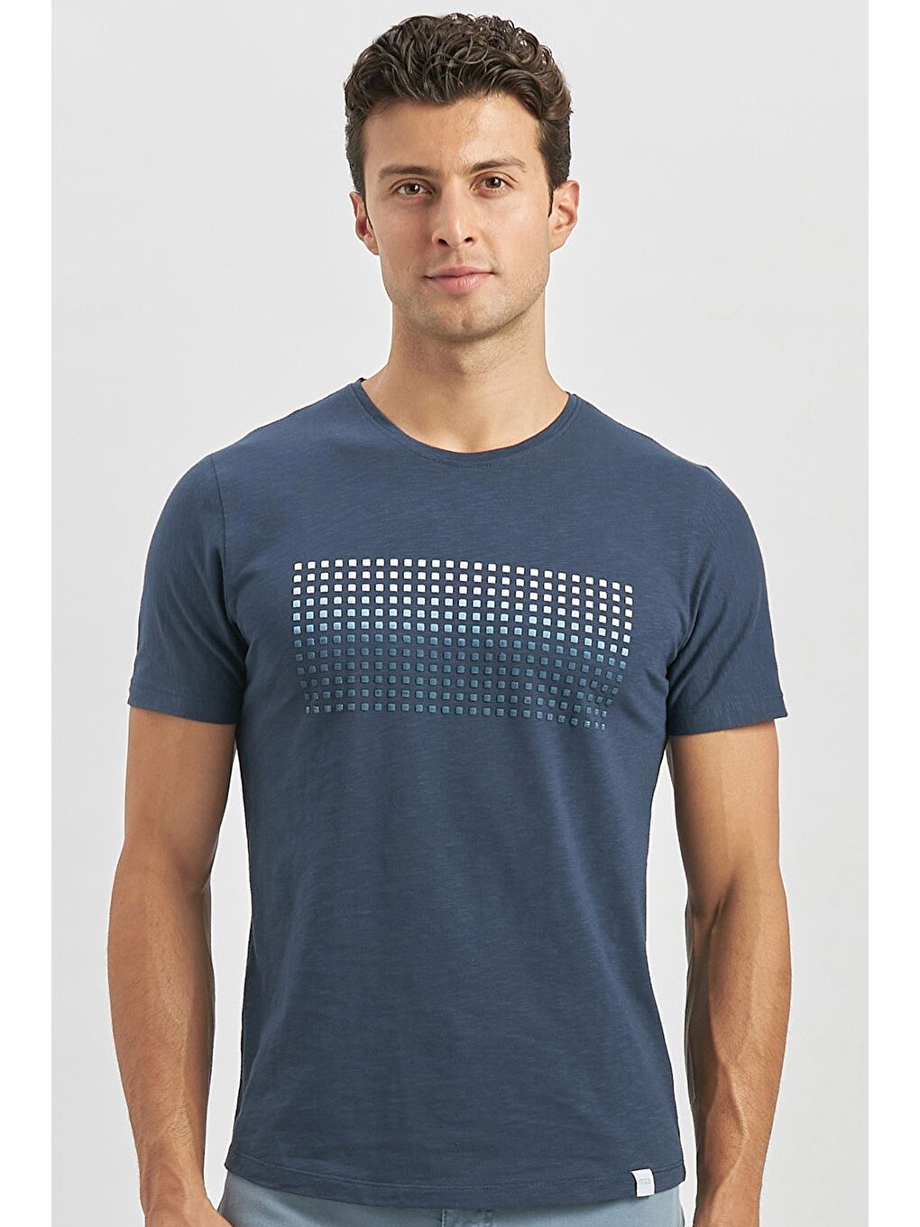 Koyu Lacivert Baskılı Bez Ayağı Bisiklet Yaka Cepli %100 Pamuk Slim Fit Dar Kesim Tişört 1011240182-2