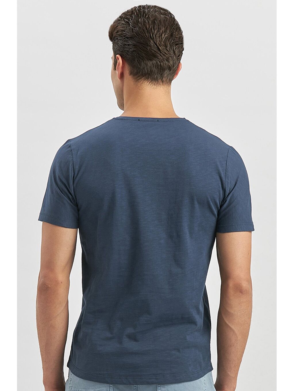 Koyu Lacivert Baskılı Bez Ayağı Bisiklet Yaka Cepli %100 Pamuk Slim Fit Dar Kesim Tişört 1011240182-5