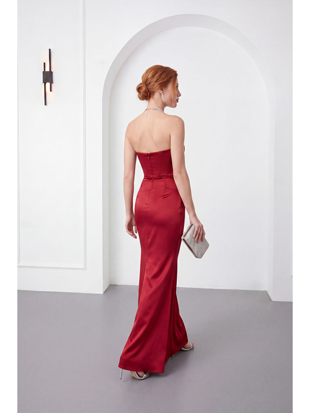 Kadın Kırmızı Dar Kalıp Straplez Yaka Beli Drapeli Saten Abiye Elbise-5