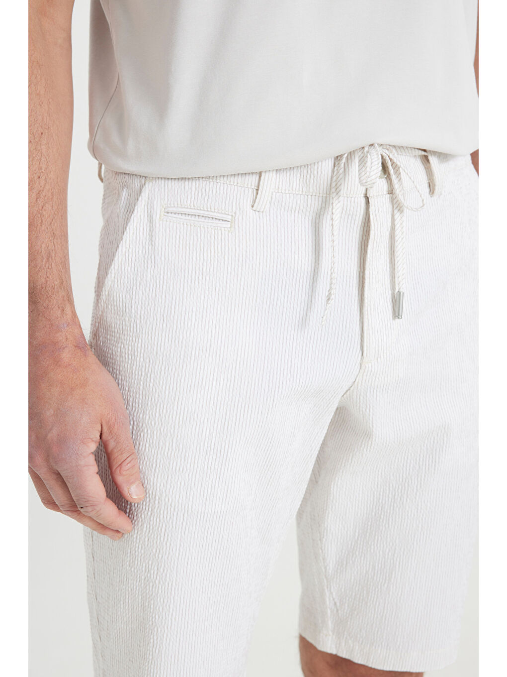 Bej Erkek Ekru-Vizon Slim Fit Dar Kesim Yan Cepli Gofre Desenli Şort-3