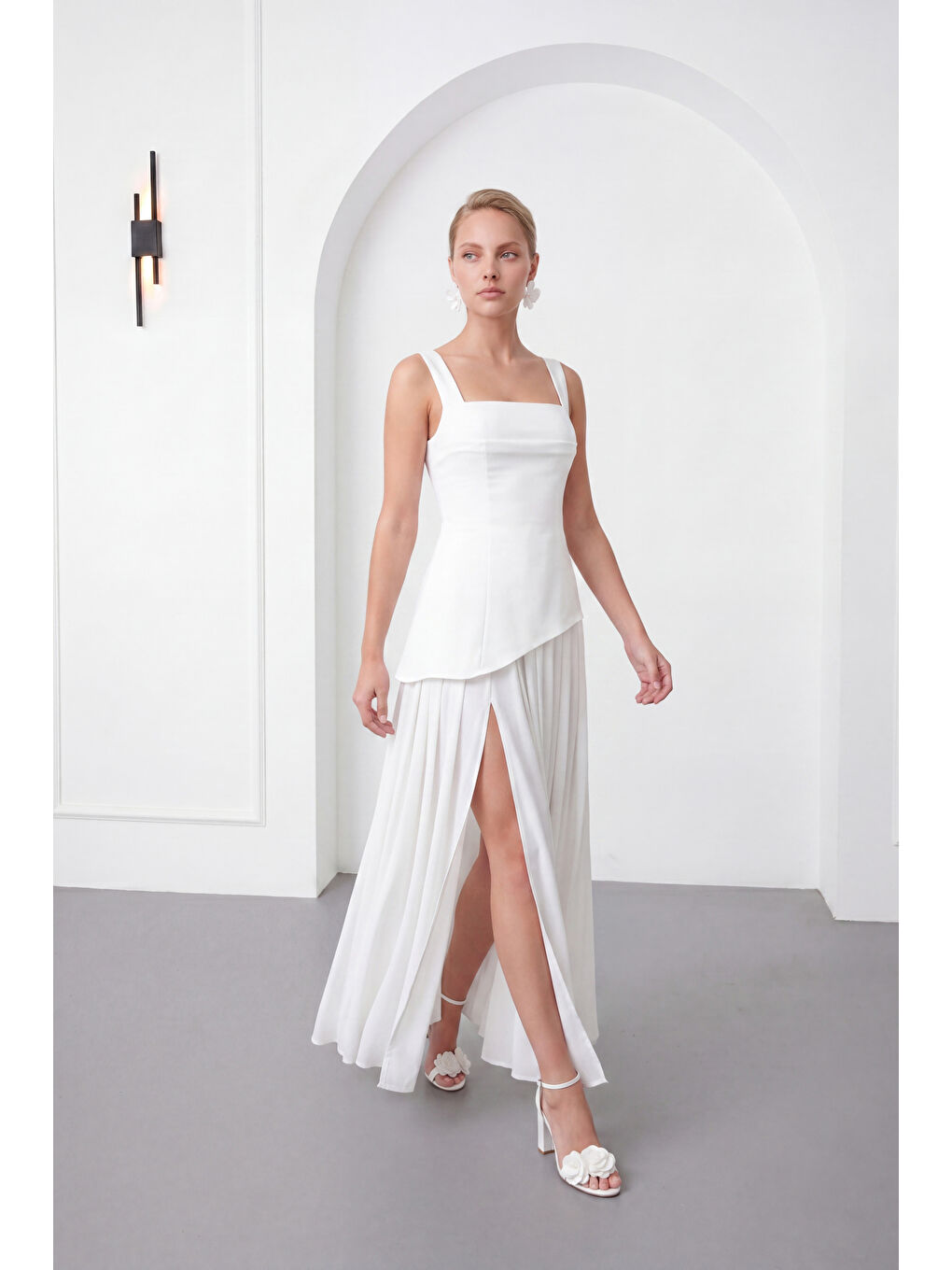 Kadın Beyaz Kare Yaka Yırtmaçlı  Uzun Davet Elbisesi-1