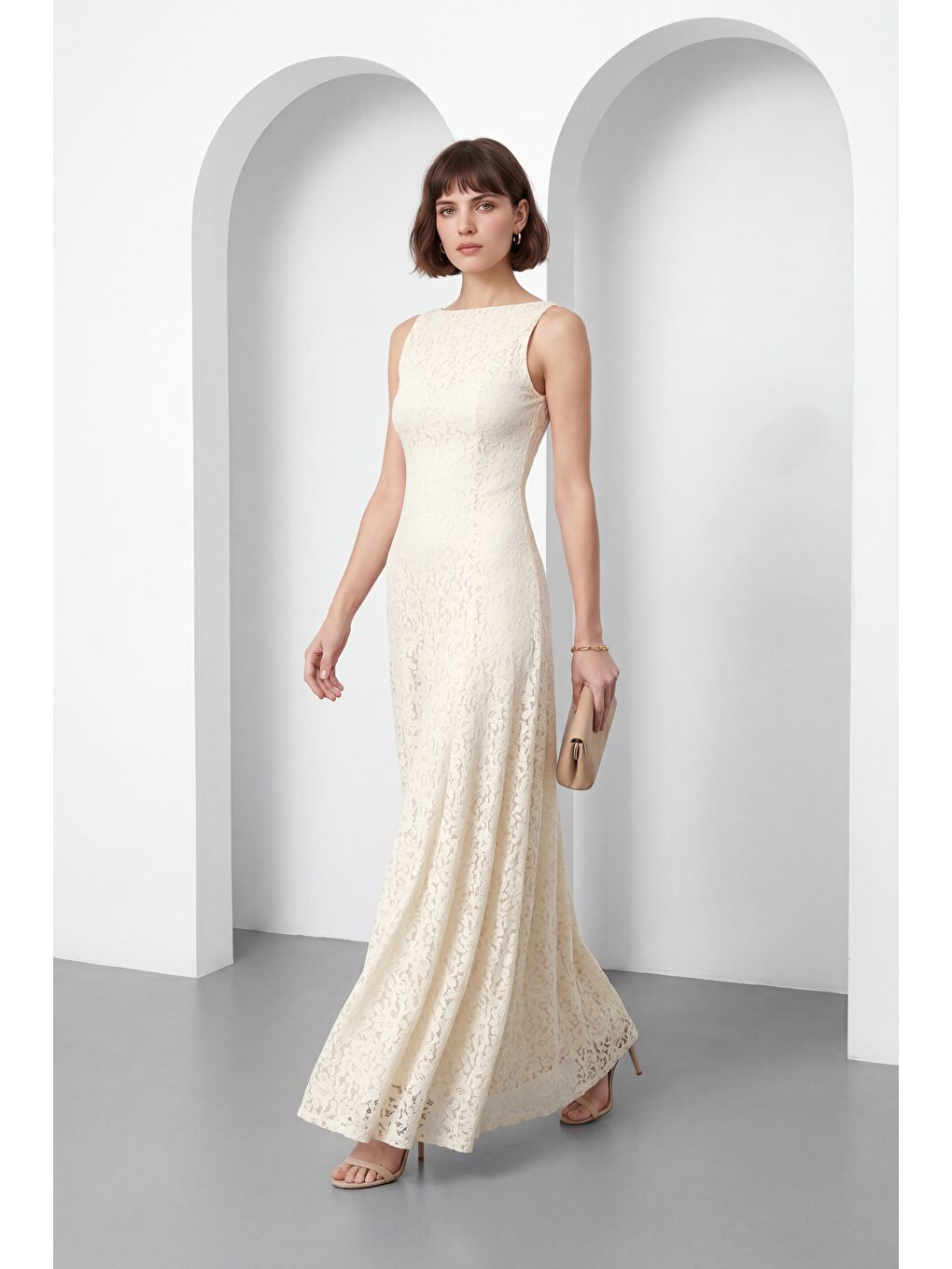 Kadın Bej Bisiklet Yaka Dantelli Uzun Davet Elbisesi