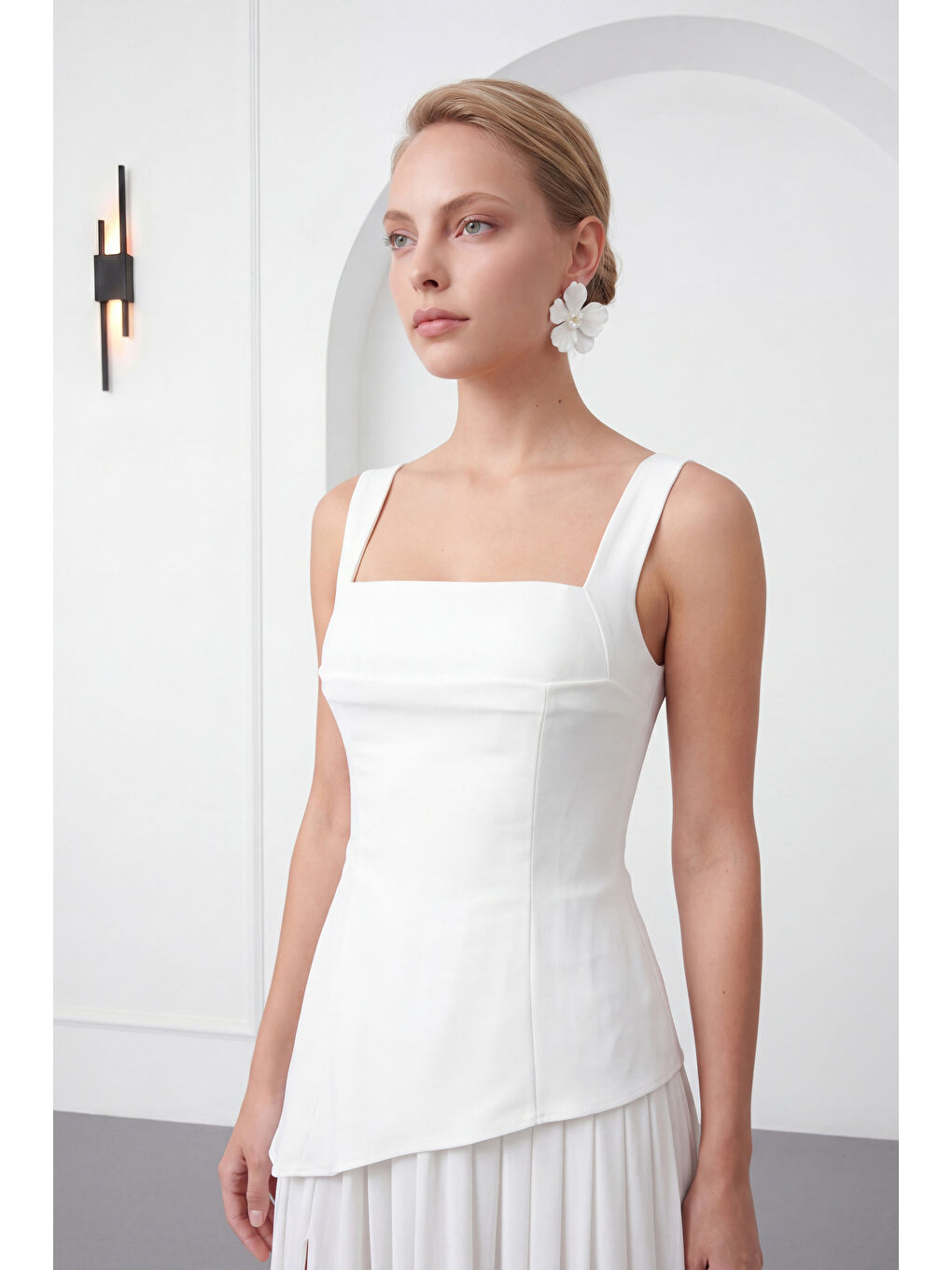 Kadın Beyaz Kare Yaka Yırtmaçlı  Uzun Davet Elbisesi-2