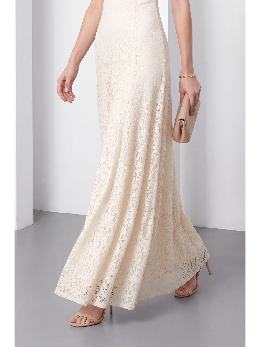 Kadın Bej Bisiklet Yaka Dantelli Uzun Davet Elbisesi-2