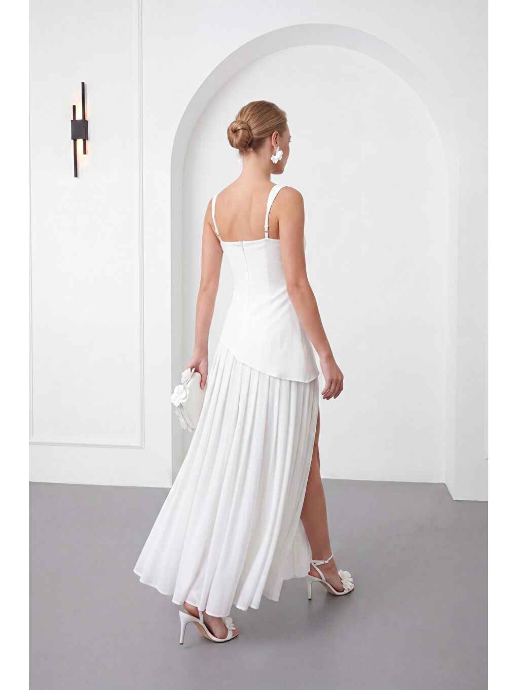 Kadın Beyaz Kare Yaka Yırtmaçlı  Uzun Davet Elbisesi-5