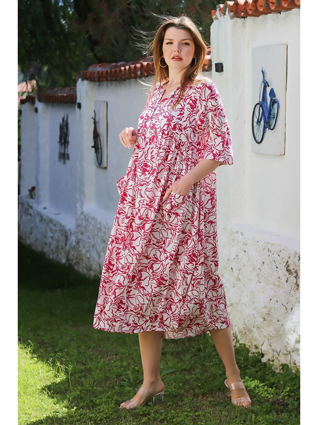 Beyaz-Pembe Yuvarlak Yaka Kısa Kol Çiçekli Düğmeli Çift Cepli Allover Baskılı Dokuma Elbise 120 55-1