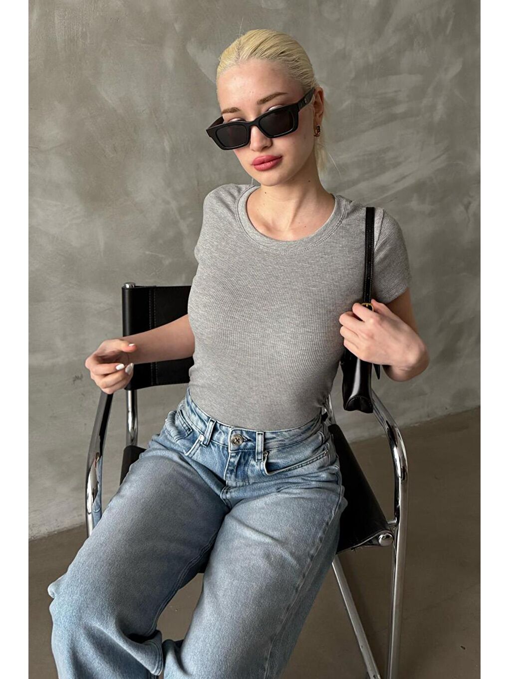 Gri Geniş Yaka Fittili Basic Kadın T-Shirt Mg2293-3