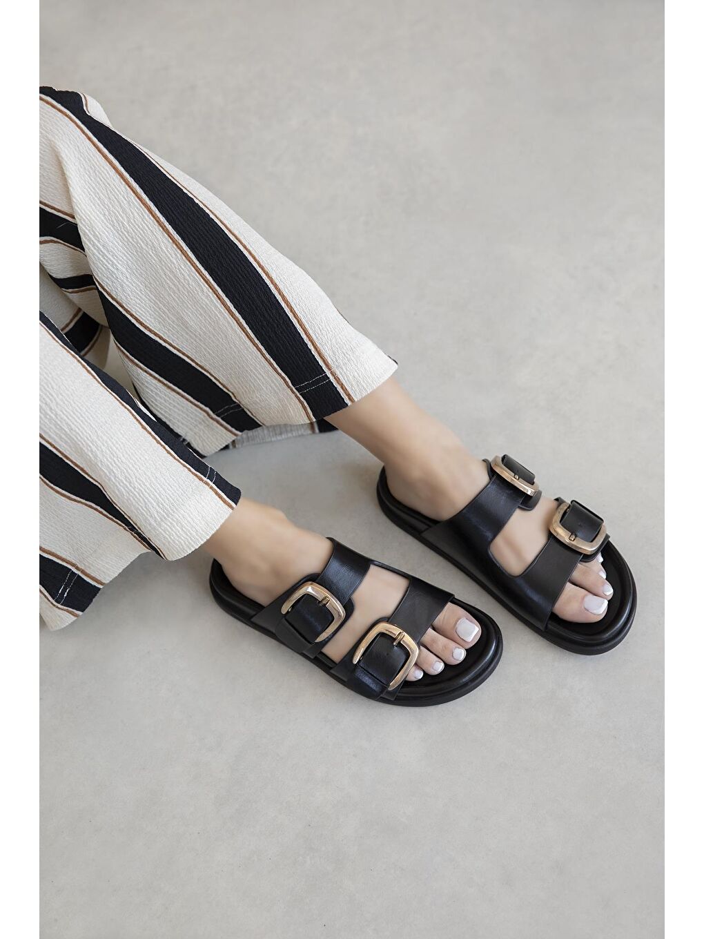 Harden Kadın Toka Detay Günlük Konfor Deri Terlik Siyah