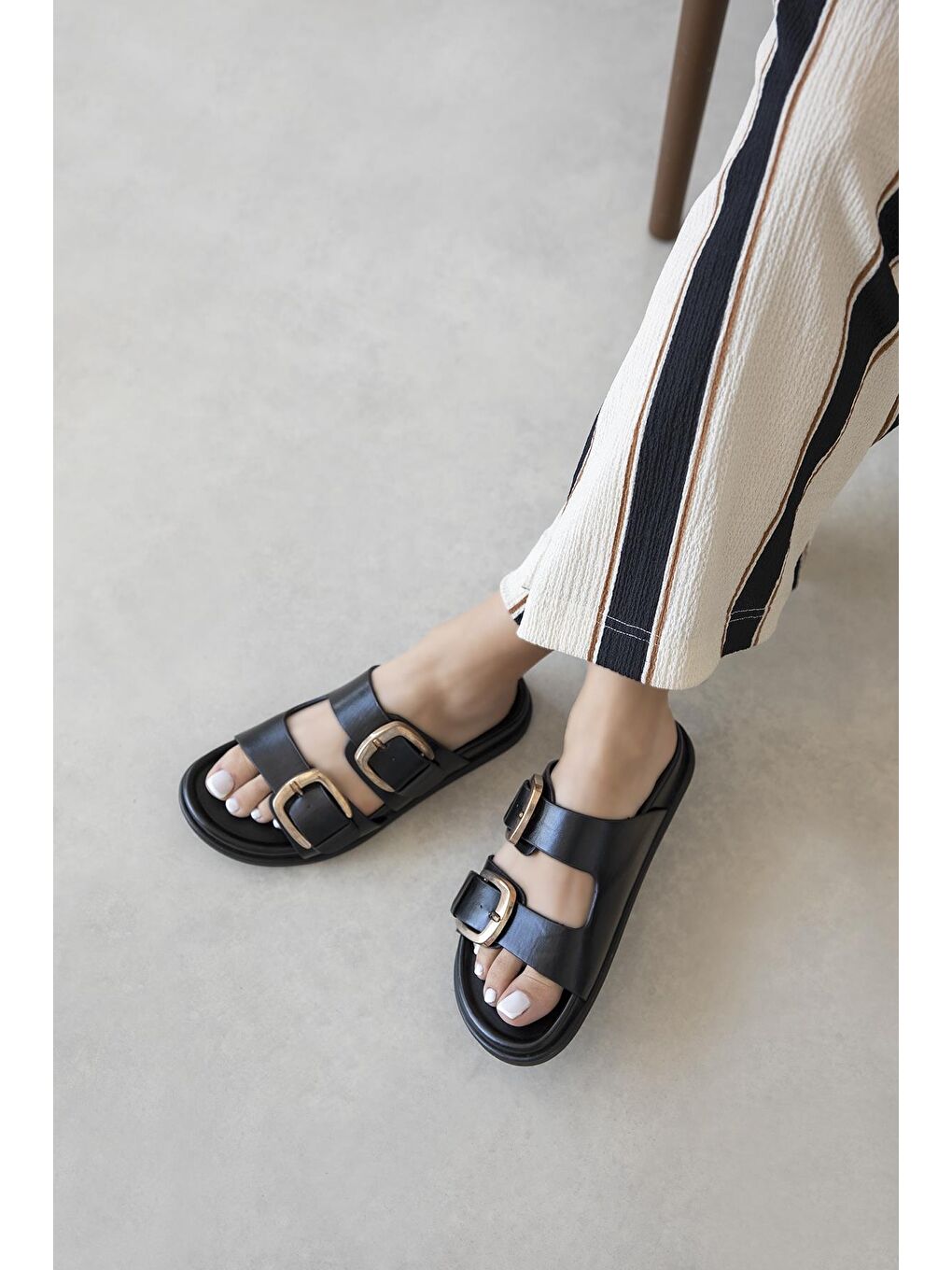 Harden Kadın Toka Detay Günlük Konfor Deri Terlik Siyah-1