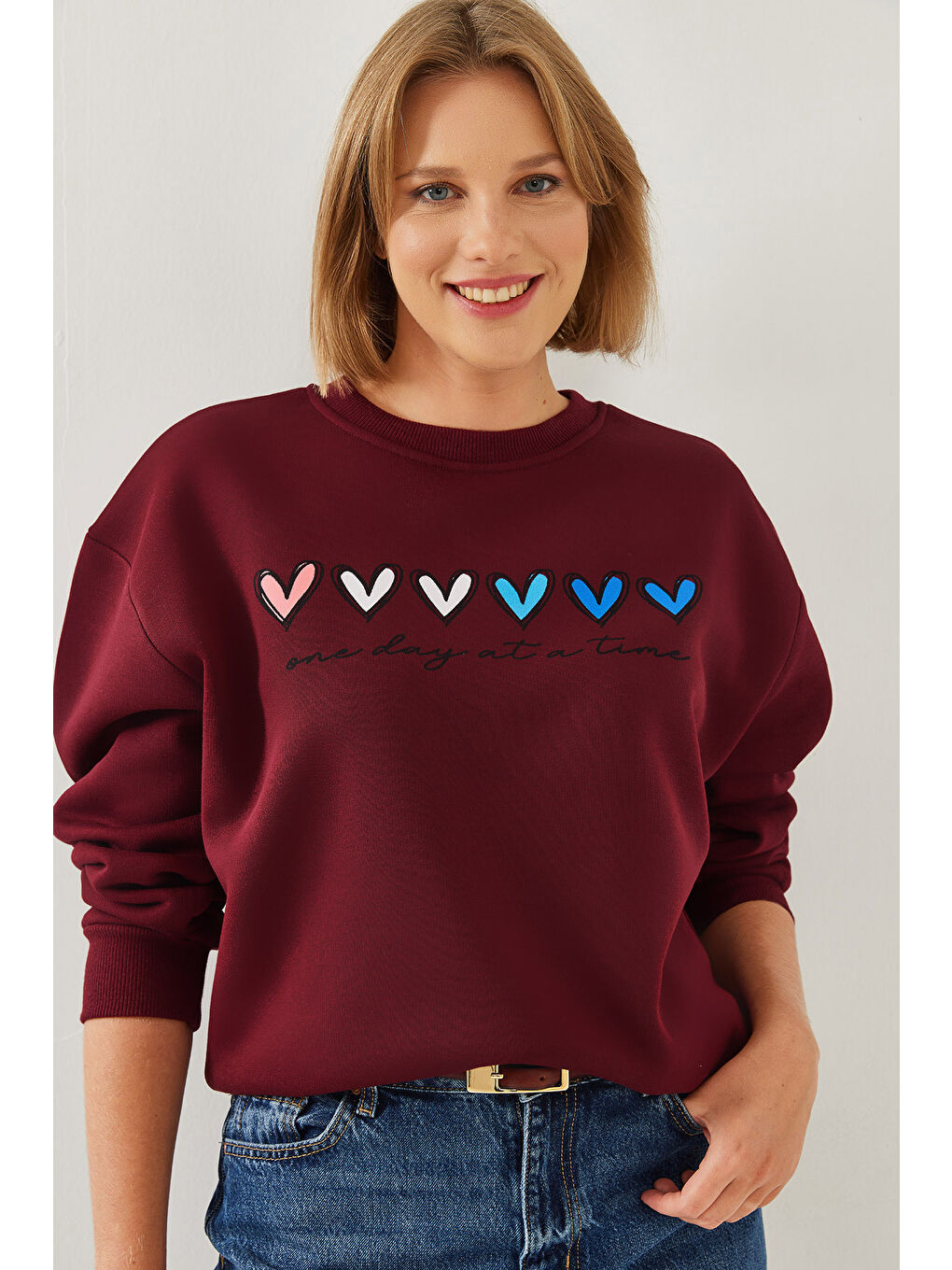 Bordo Kadın Üç İplik Şardonlu Renkli Kalp Baskılı Sweatshirt MBHS