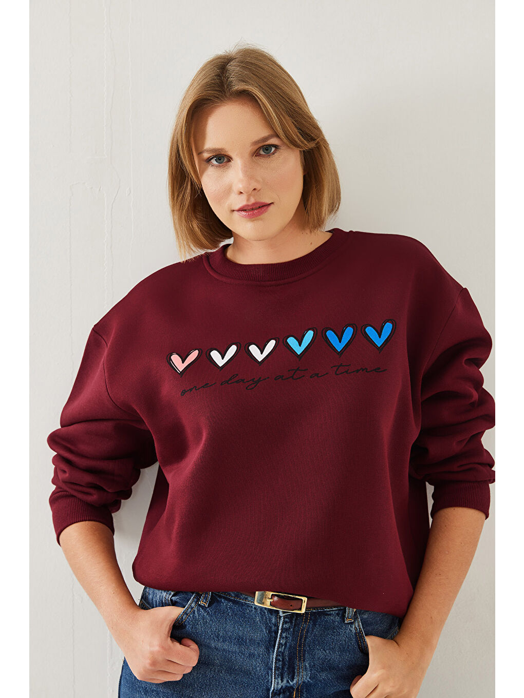 Bordo Kadın Üç İplik Şardonlu Renkli Kalp Baskılı Sweatshirt MBHS-3