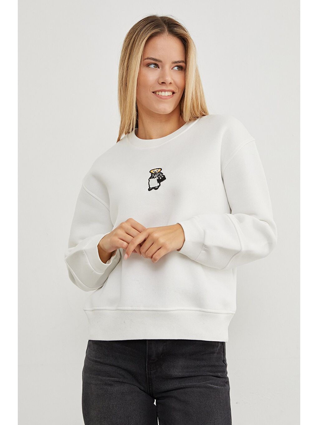 Ekru 3 İplik Ayıcık Nakışlı Bisiklet Yaka Sweatshirt-2