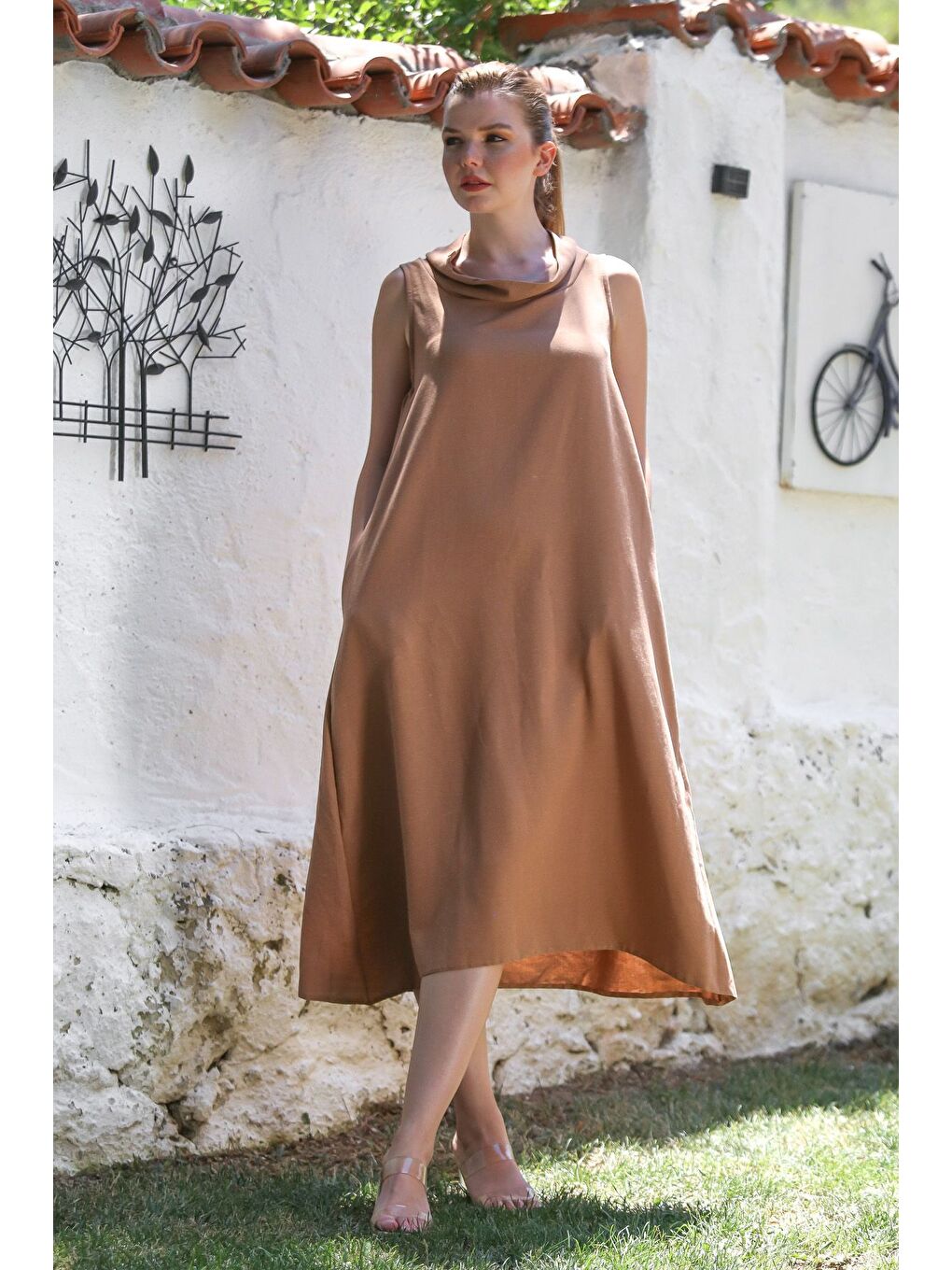 Kahverengi Tarçın Rengi Degaje Yaka Kolsuz Gizli Cepli Yıkamalı Casual Keten Görünümlü Dokuma Elbise 120 55