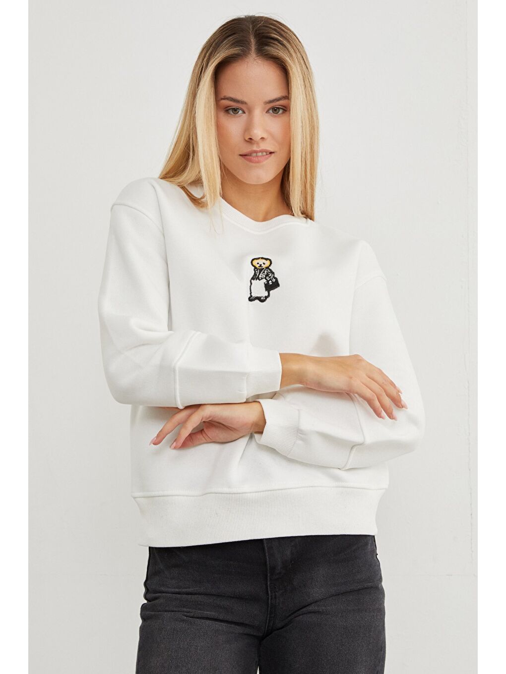 Ekru 3 İplik Ayıcık Nakışlı Bisiklet Yaka Sweatshirt-4