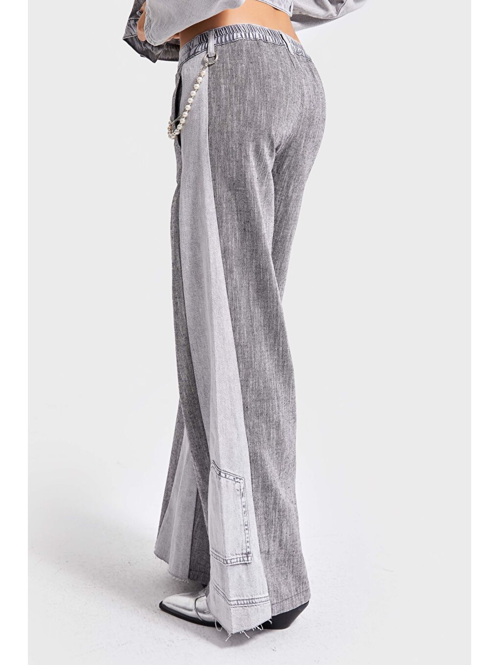 Kadın Gri Renk Kumaş ve Denim Parçalı Aksesuar Detaylı Özel Tasarım Pantolon-4