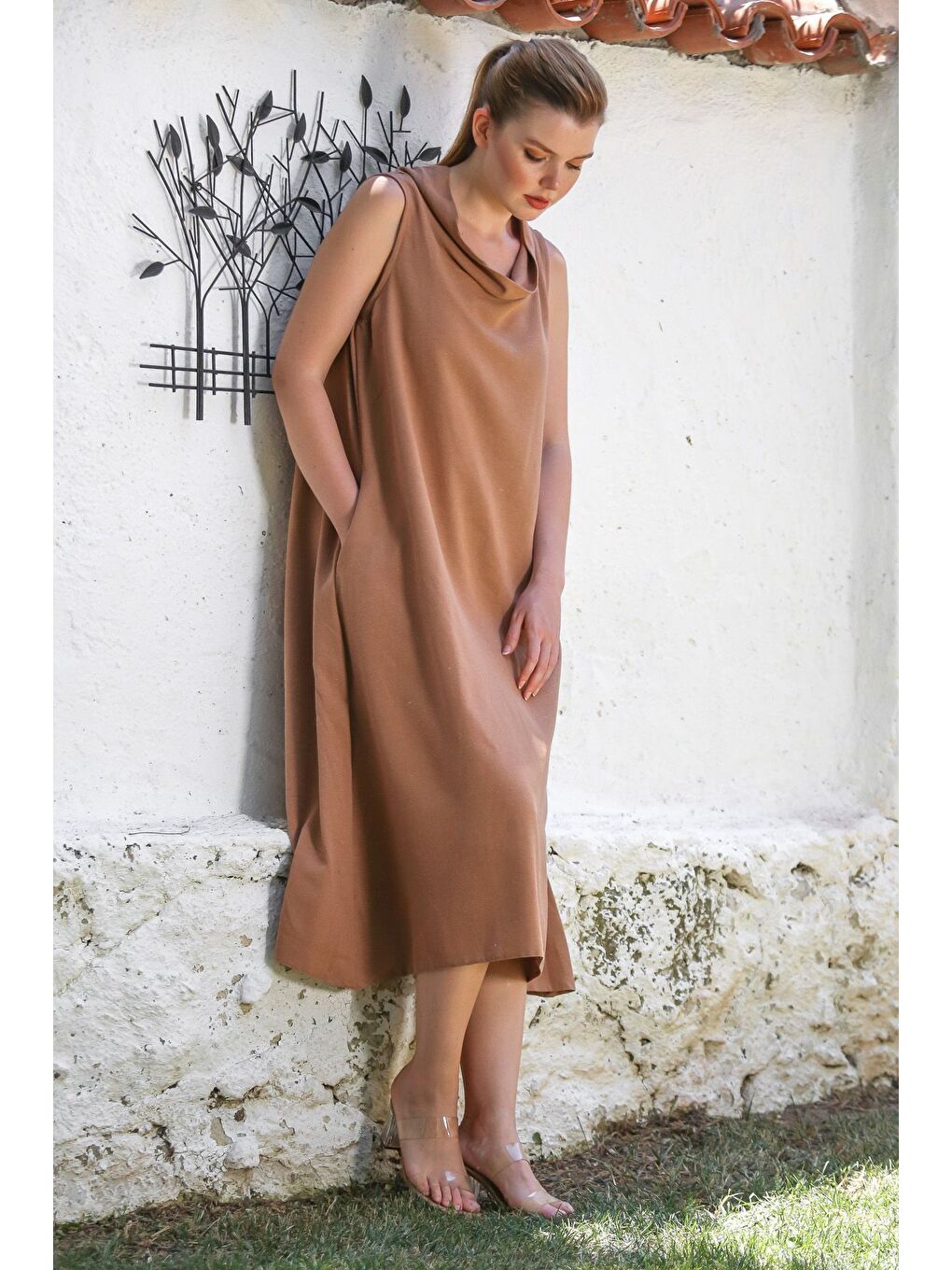 Kahverengi Tarçın Rengi Degaje Yaka Kolsuz Gizli Cepli Yıkamalı Casual Keten Görünümlü Dokuma Elbise 120 55-2