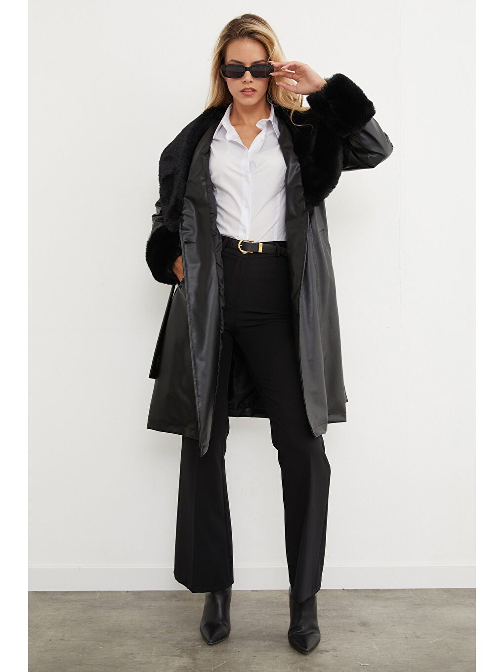 Siyah Kürk Yakalı Ve Manşetli Suni Deri Mont